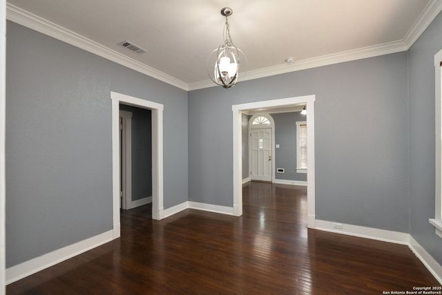 1717 W Summit Ave, San Antonio, TX 78201