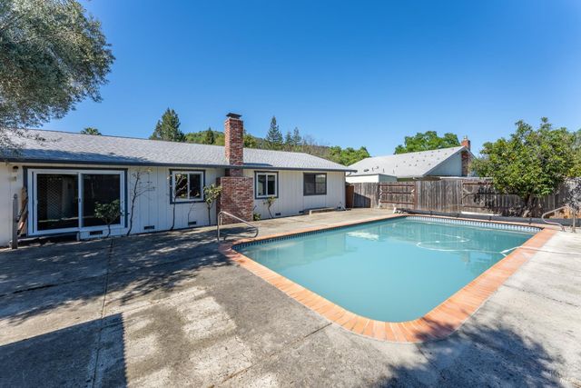 1339 Laurel Ave, Ukiah, CA 95482