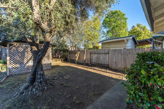 1339 Laurel Ave, Ukiah, CA 95482