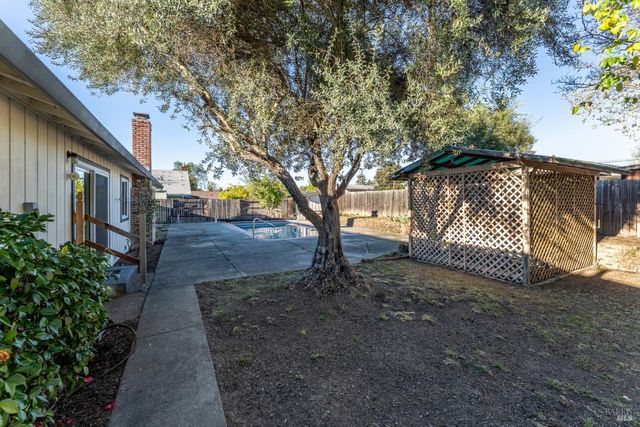 1339 Laurel Ave, Ukiah, CA 95482