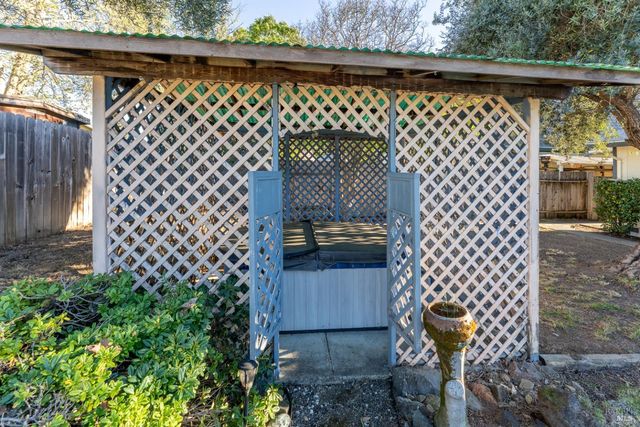 1339 Laurel Ave, Ukiah, CA 95482