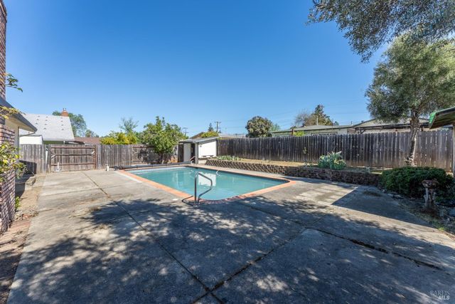 1339 Laurel Ave, Ukiah, CA 95482