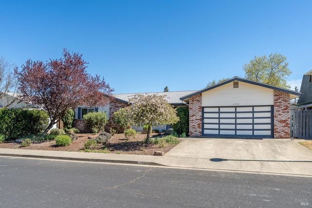 1339 Laurel Ave, Ukiah, CA 95482