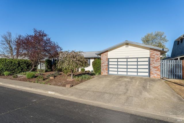 1339 Laurel Ave, Ukiah, CA 95482