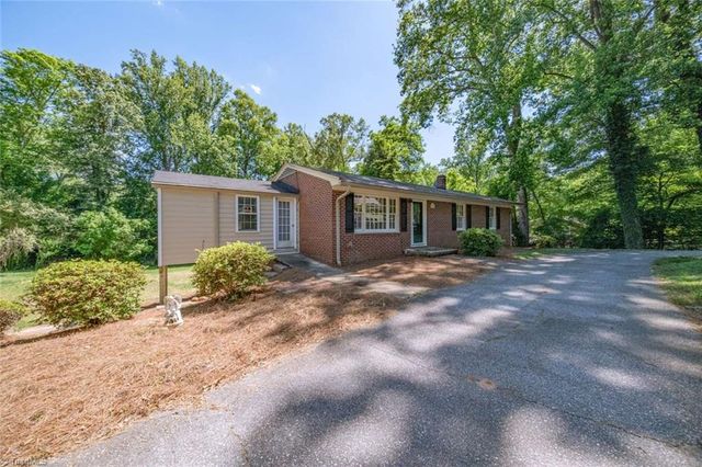 3155 Rainbow Avenue, Pfafftown, NC 27040