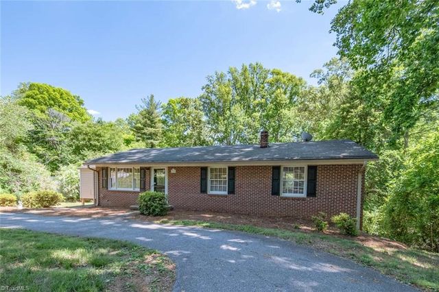 3155 Rainbow Avenue, Pfafftown, NC 27040