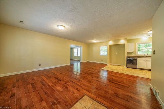 3155 Rainbow Avenue, Pfafftown, NC 27040