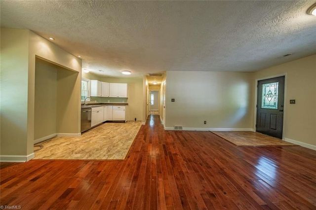 3155 Rainbow Avenue, Pfafftown, NC 27040