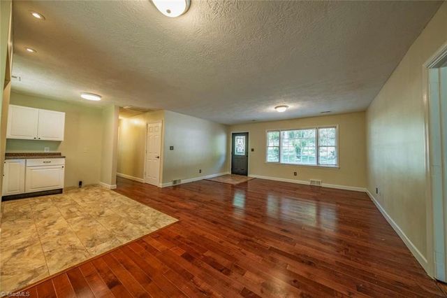 3155 Rainbow Avenue, Pfafftown, NC 27040