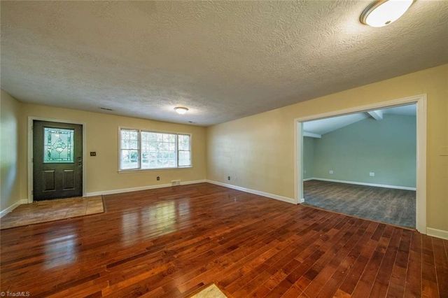 3155 Rainbow Avenue, Pfafftown, NC 27040