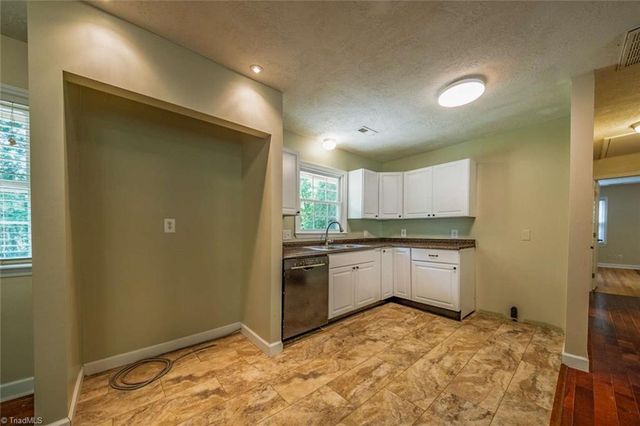 3155 Rainbow Avenue, Pfafftown, NC 27040