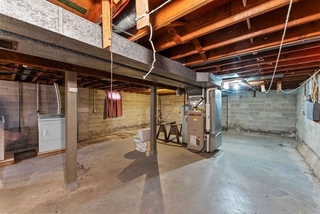 1921 33rd Street, Moline, IL 61265