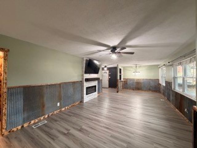 412 Woodland Dr, Clinton, TN 37716
