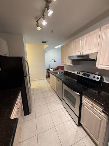 2080 Greenview Shores Boulevard 402, Wellington, FL 33414