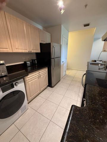 2080 Greenview Shores Boulevard 402, Wellington, FL 33414