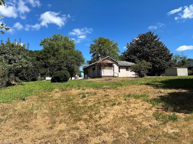 138 Peacehaven Circle, Mount Airy, NC 27030