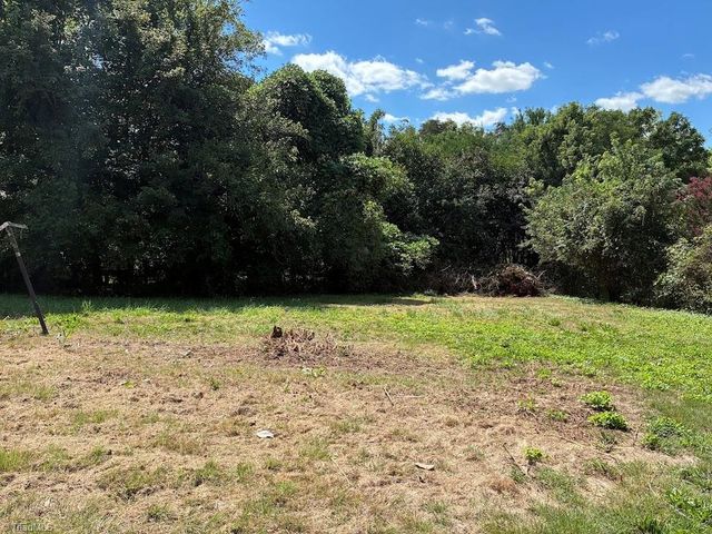 138 Peacehaven Circle, Mount Airy, NC 27030