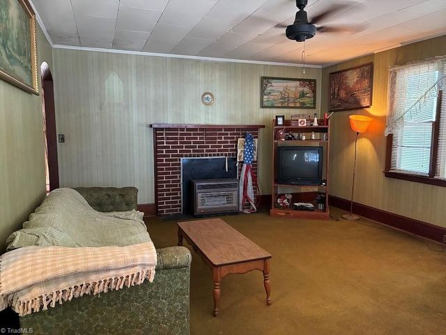 138 Peacehaven Circle, Mount Airy, NC 27030