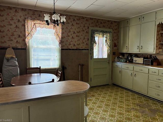 138 Peacehaven Circle, Mount Airy, NC 27030
