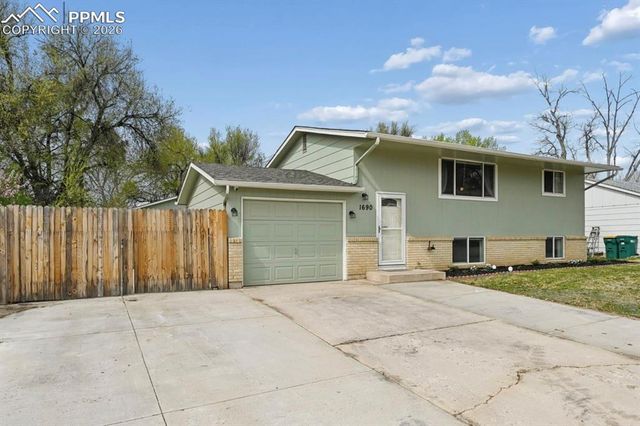 1690 River Drive, Fountain, CO 80817
