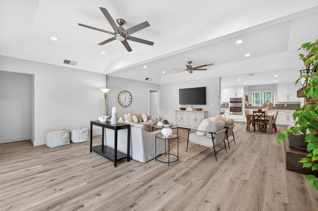 6160 N Sheridan Road, Clovis, CA 93619