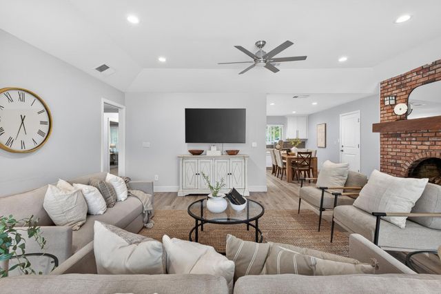 6160 N Sheridan Road, Clovis, CA 93619
