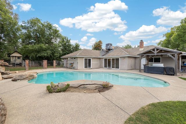 6160 N Sheridan Road, Clovis, CA 93619