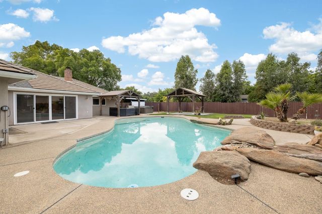 6160 N Sheridan Road, Clovis, CA 93619