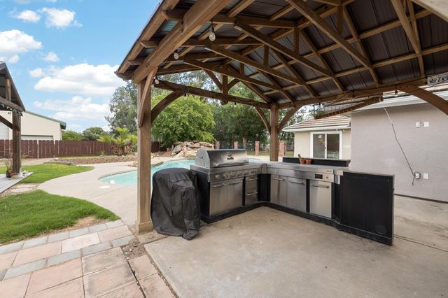 6160 N Sheridan Road, Clovis, CA 93619