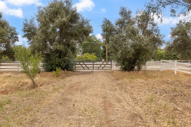 6160 N Sheridan Road, Clovis, CA 93619