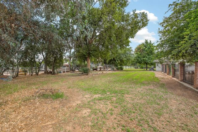 6160 N Sheridan Road, Clovis, CA 93619