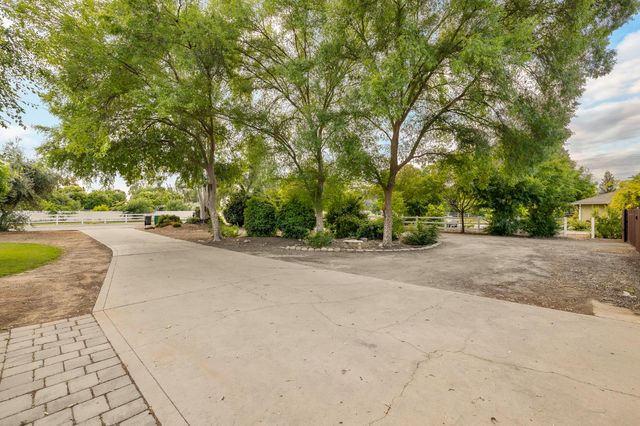 6160 N Sheridan Road, Clovis, CA 93619