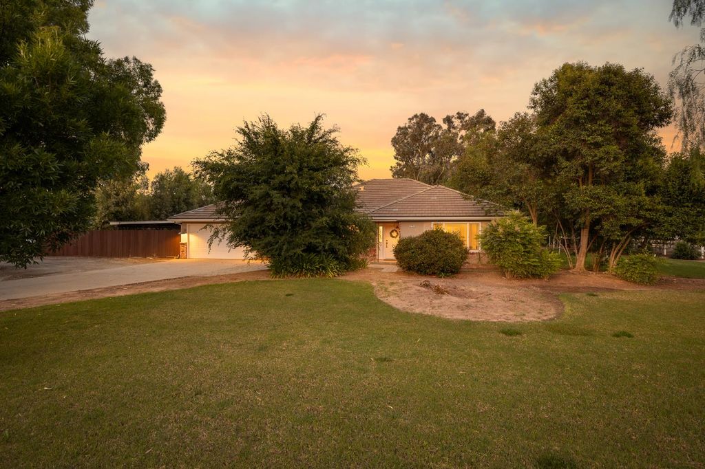 6160 N Sheridan Road, Clovis, CA 93619