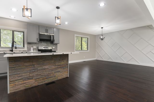 5214 Imperial Drive, Richton Park, IL 60471