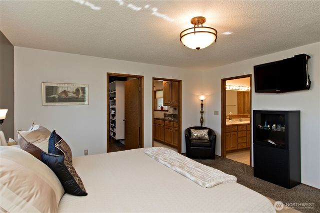 39811 272nd Avenue SE, Enumclaw, WA 98022