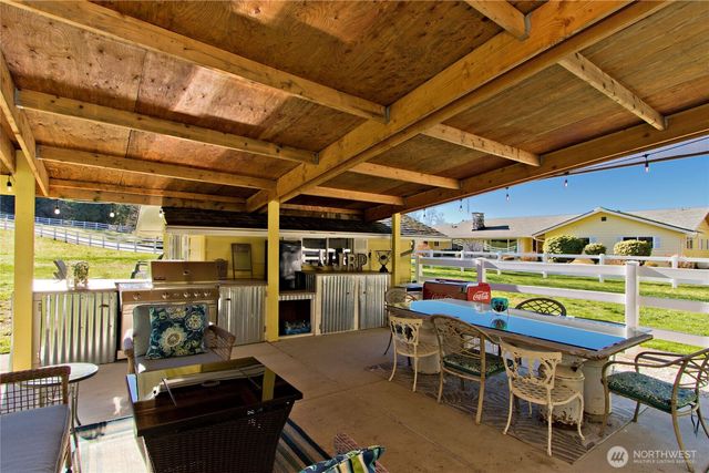 39811 272nd Avenue SE, Enumclaw, WA 98022