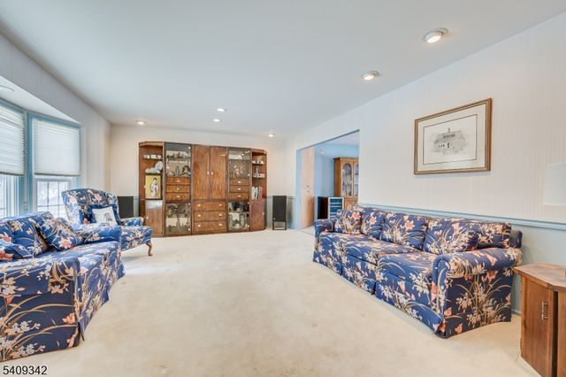 5 Woodmere Rd, North Brunswick Twp., NJ 08902