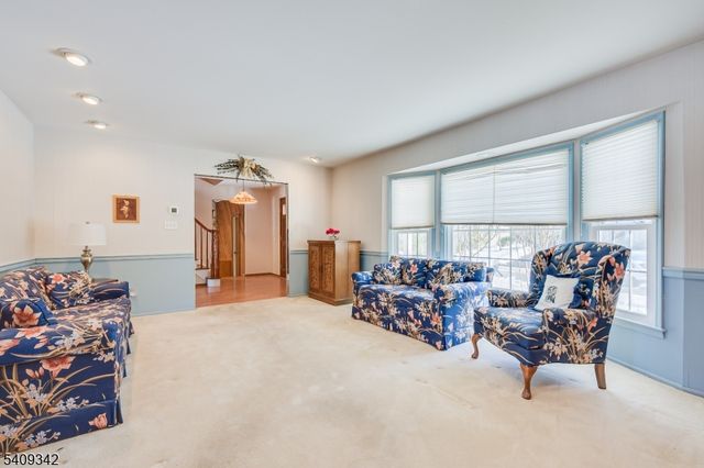 5 Woodmere Rd, North Brunswick Twp., NJ 08902