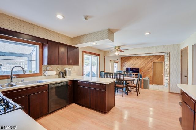 5 Woodmere Rd, North Brunswick Twp., NJ 08902