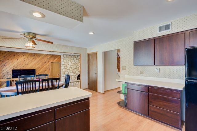 5 Woodmere Rd, North Brunswick Twp., NJ 08902