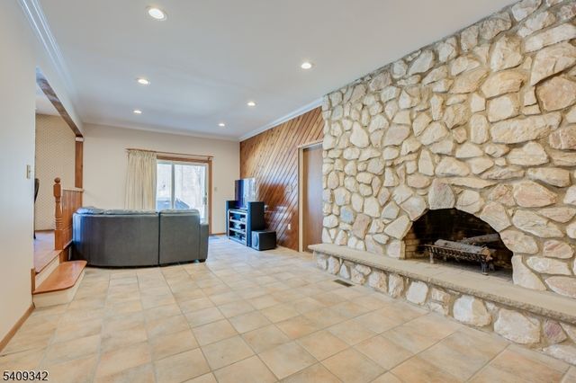 5 Woodmere Rd, North Brunswick Twp., NJ 08902