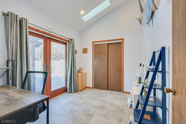 5 Woodmere Rd, North Brunswick Twp., NJ 08902