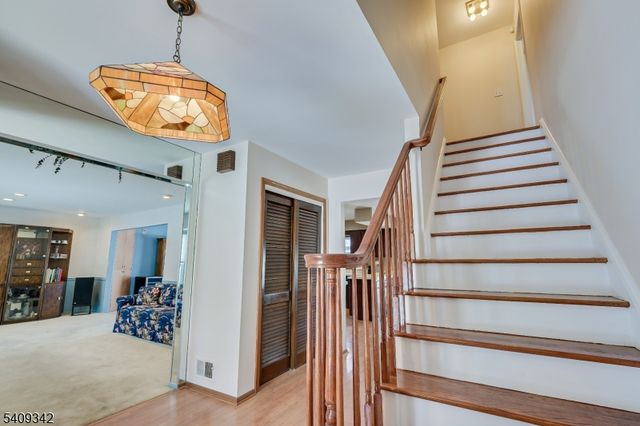 5 Woodmere Rd, North Brunswick Twp., NJ 08902