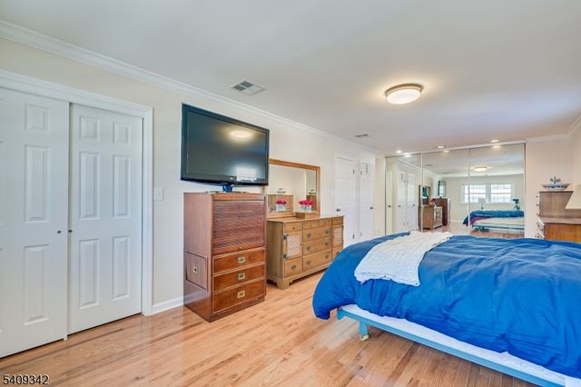 5 Woodmere Rd, North Brunswick Twp., NJ 08902