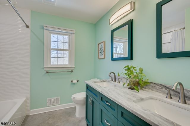 5 Woodmere Rd, North Brunswick Twp., NJ 08902