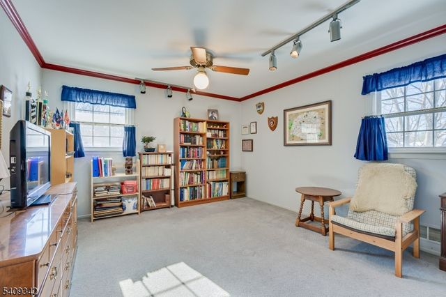 5 Woodmere Rd, North Brunswick Twp., NJ 08902