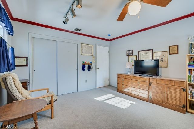 5 Woodmere Rd, North Brunswick Twp., NJ 08902