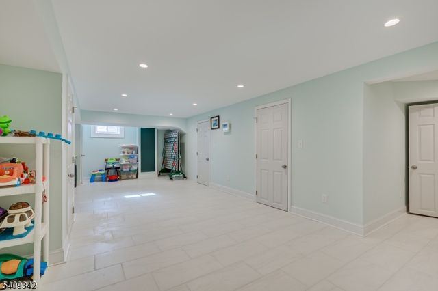 5 Woodmere Rd, North Brunswick Twp., NJ 08902