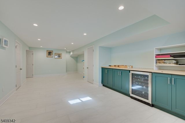 5 Woodmere Rd, North Brunswick Twp., NJ 08902