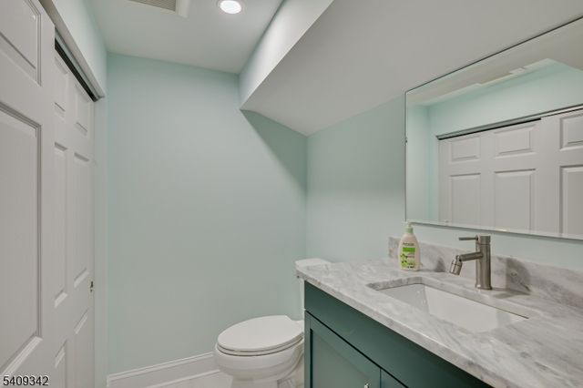 5 Woodmere Rd, North Brunswick Twp., NJ 08902